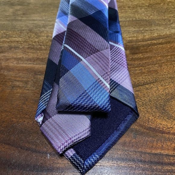 MICHAEL KORS TIE & POCKET SQUARE SET - Picture 6 of 10